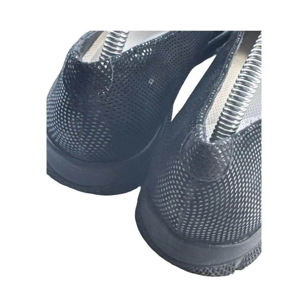 Trotters Universal Loafer. Black Mini Dot.
